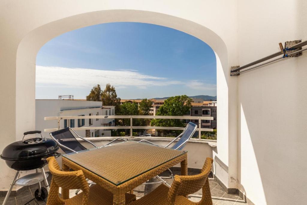 Hotel Residence Hibiscus La Caletta Exterior photo