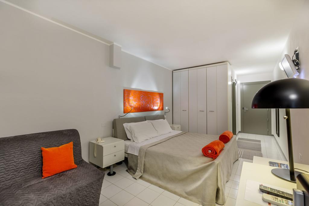 Hotel Residence Hibiscus La Caletta Exterior photo
