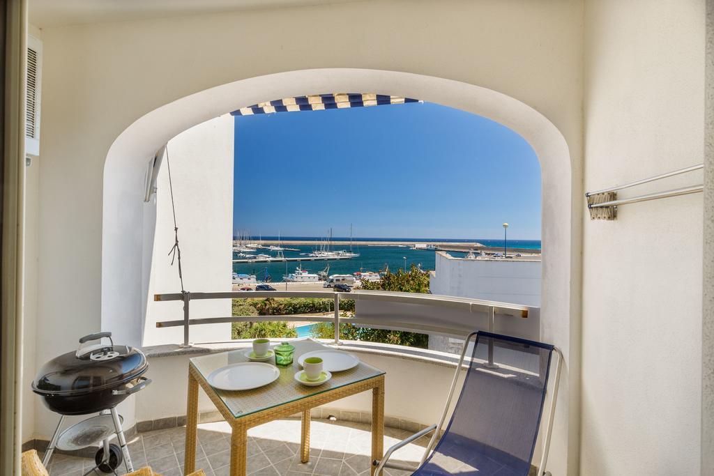 Hotel Residence Hibiscus La Caletta Exterior photo