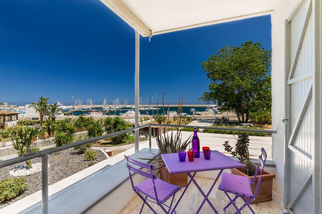 Hotel Residence Hibiscus La Caletta Exterior photo