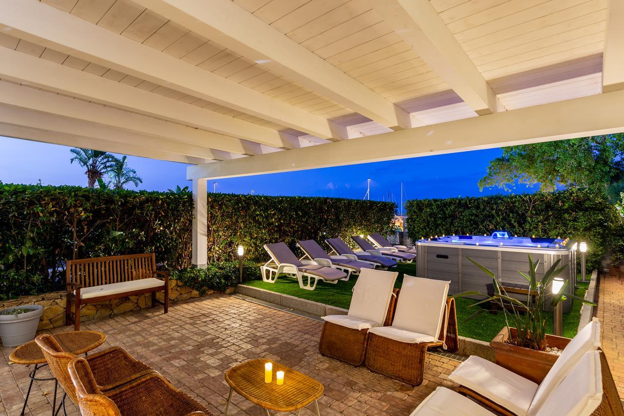 Hotel Residence Hibiscus La Caletta Exterior photo