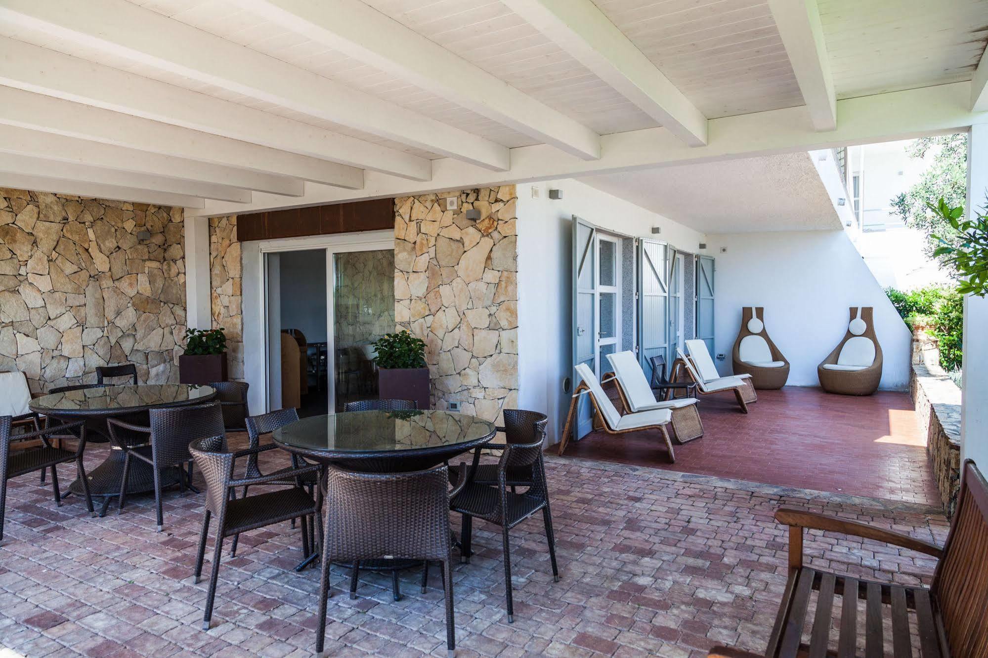 Hotel Residence Hibiscus La Caletta Exterior photo