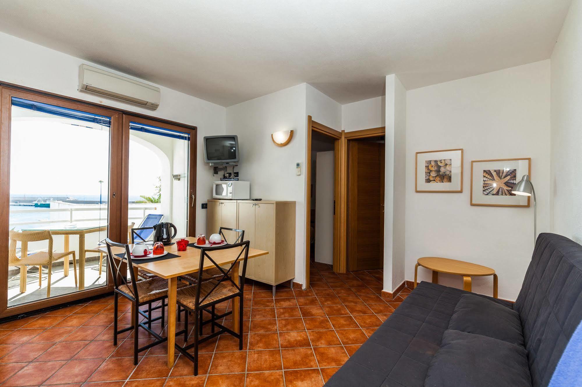 Hotel Residence Hibiscus La Caletta Exterior photo