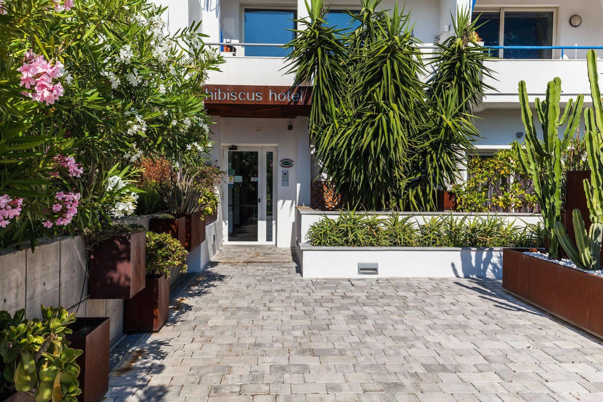 Hotel Residence Hibiscus La Caletta Exterior photo